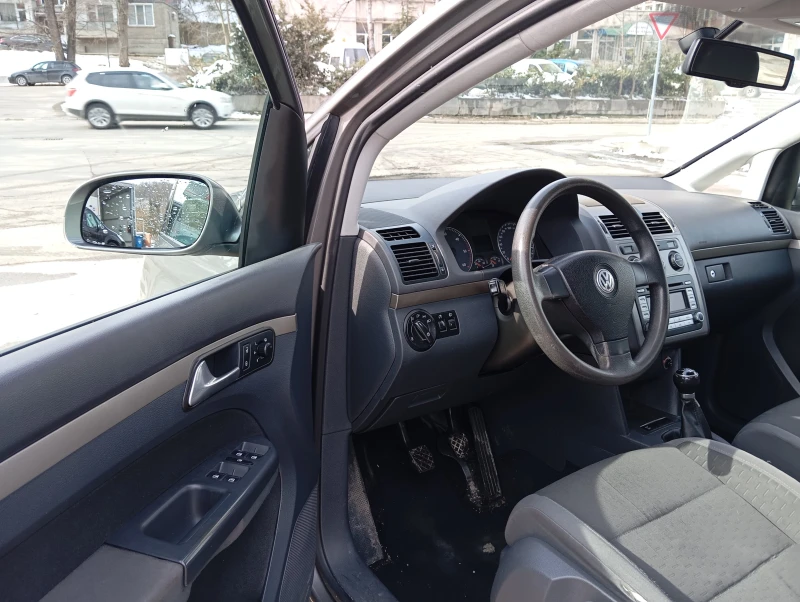 VW Touran 1.9-D-105Кс-КЛИМАТРОНИК, снимка 10 - Автомобили и джипове - 49227092