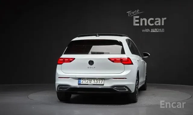 VW Golf 2.0 TDI Prestige | HUD | Адаптивен круиз | Масаж, снимка 4 - Автомобили и джипове - 55663206