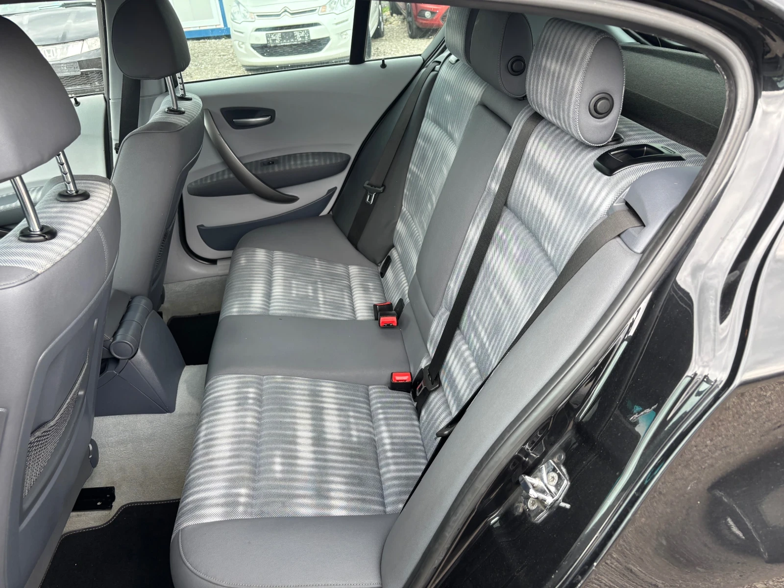 BMW 118 1.8-122кс - изображение 9