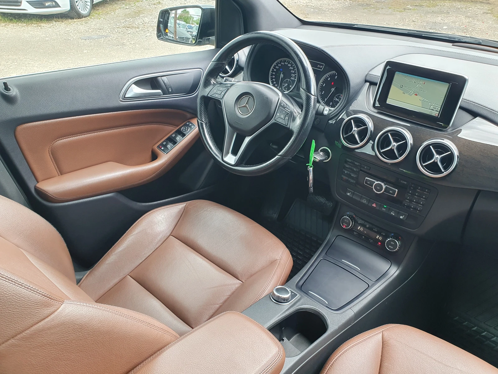Mercedes-Benz B 220 АВТОМАТИК КОЖА NAVI LED DISTRONIC - изображение 9