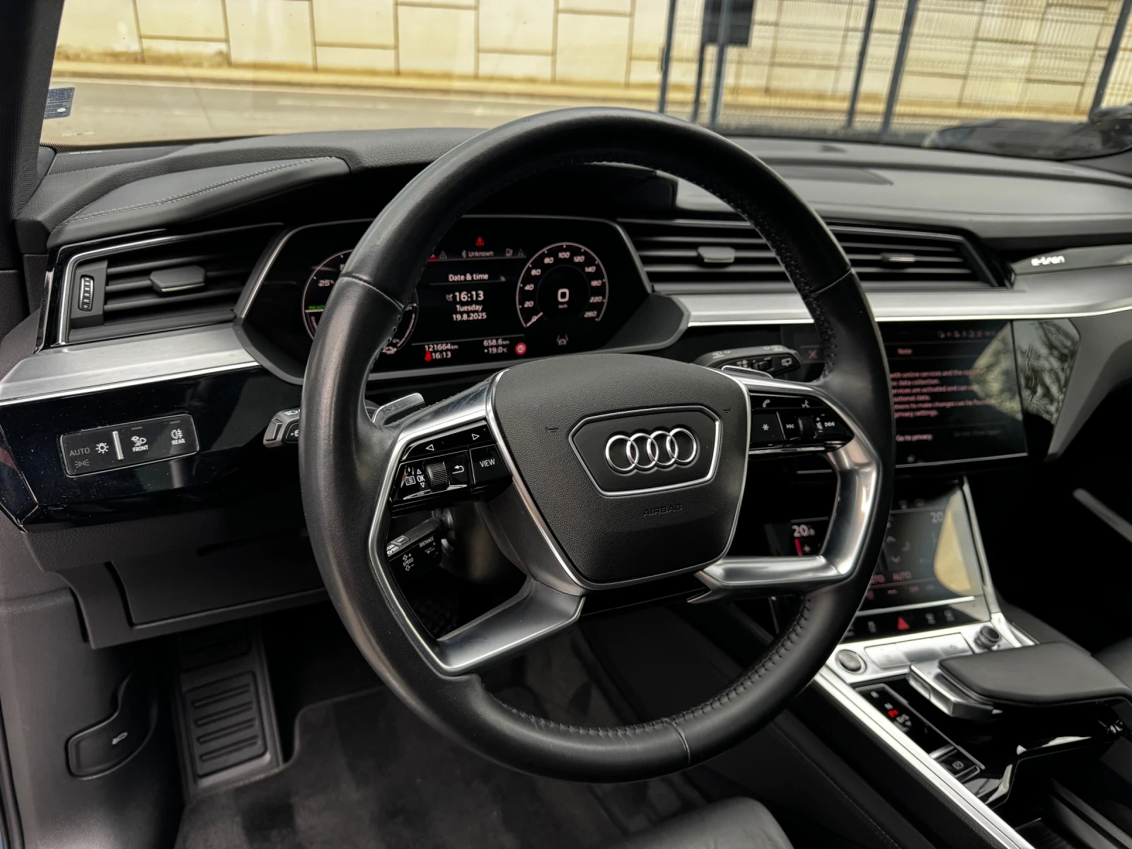Audi E-Tron 55 quattro S-line PANO B&O 360 Matrix Memory  - изображение 8