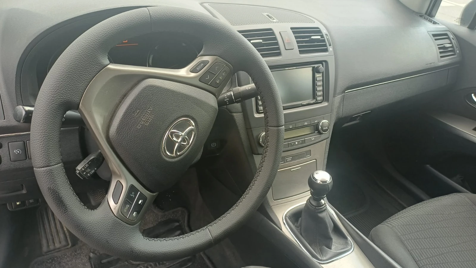 Toyota Avensis, снимка 11 - Автомобили и джипове - 55086677