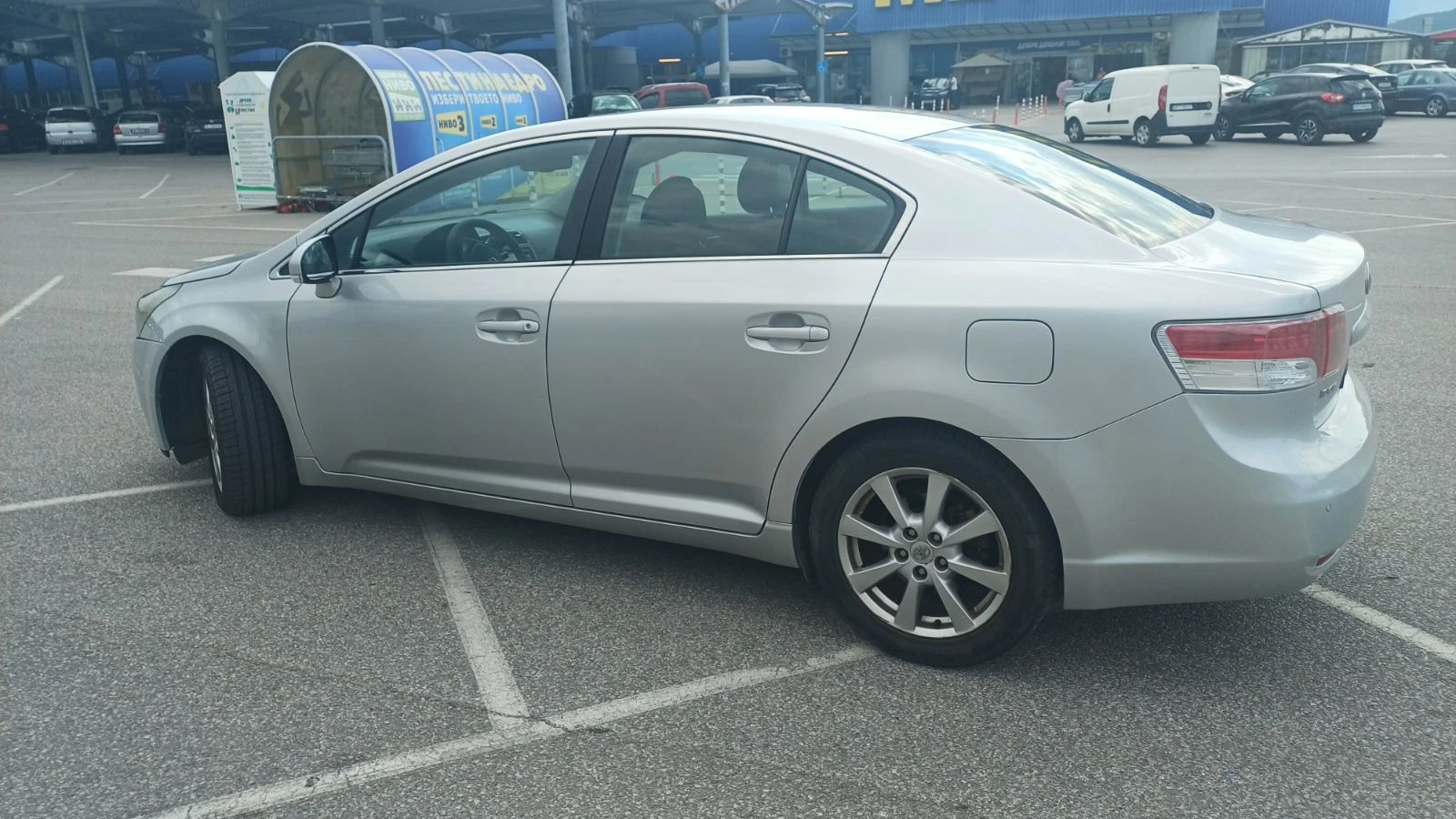 Toyota Avensis, снимка 10 - Автомобили и джипове - 55086677