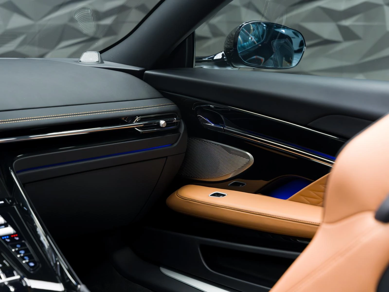 Aston Martin Други DB12 Volante* B&W* 360* Обдухв - изображение 7