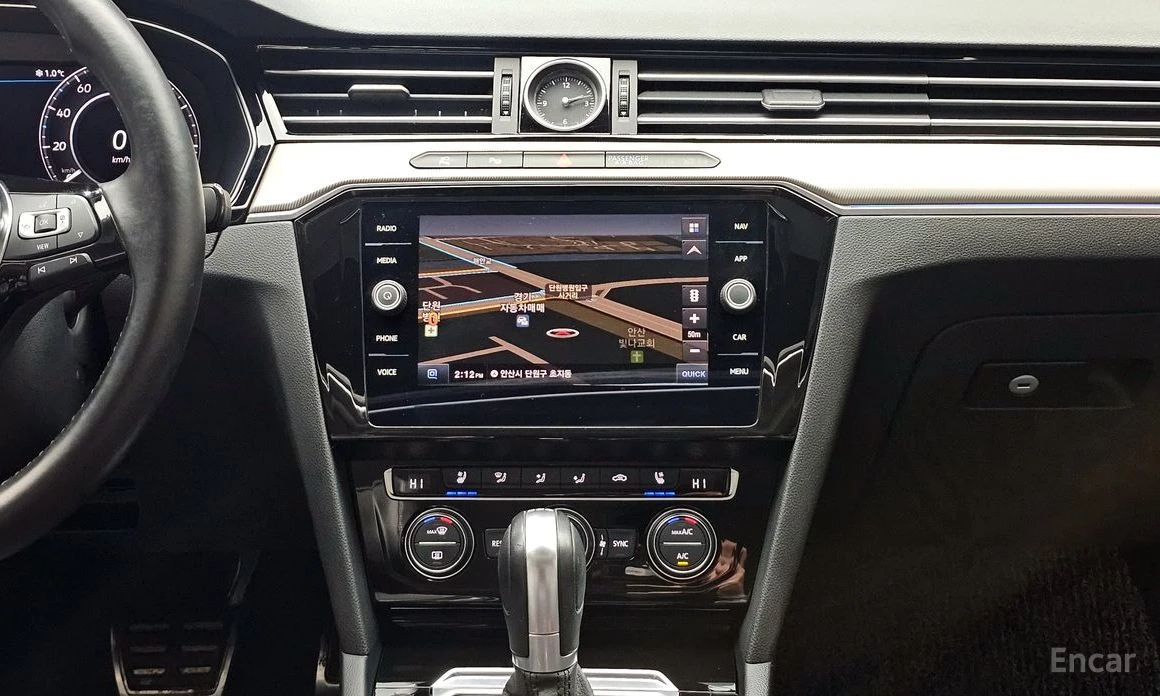 VW Arteon 2.0TDI Prestige* Sunroof* NAVI* Подгрев* Обдухване, снимка 16 - Автомобили и джипове - 54071639