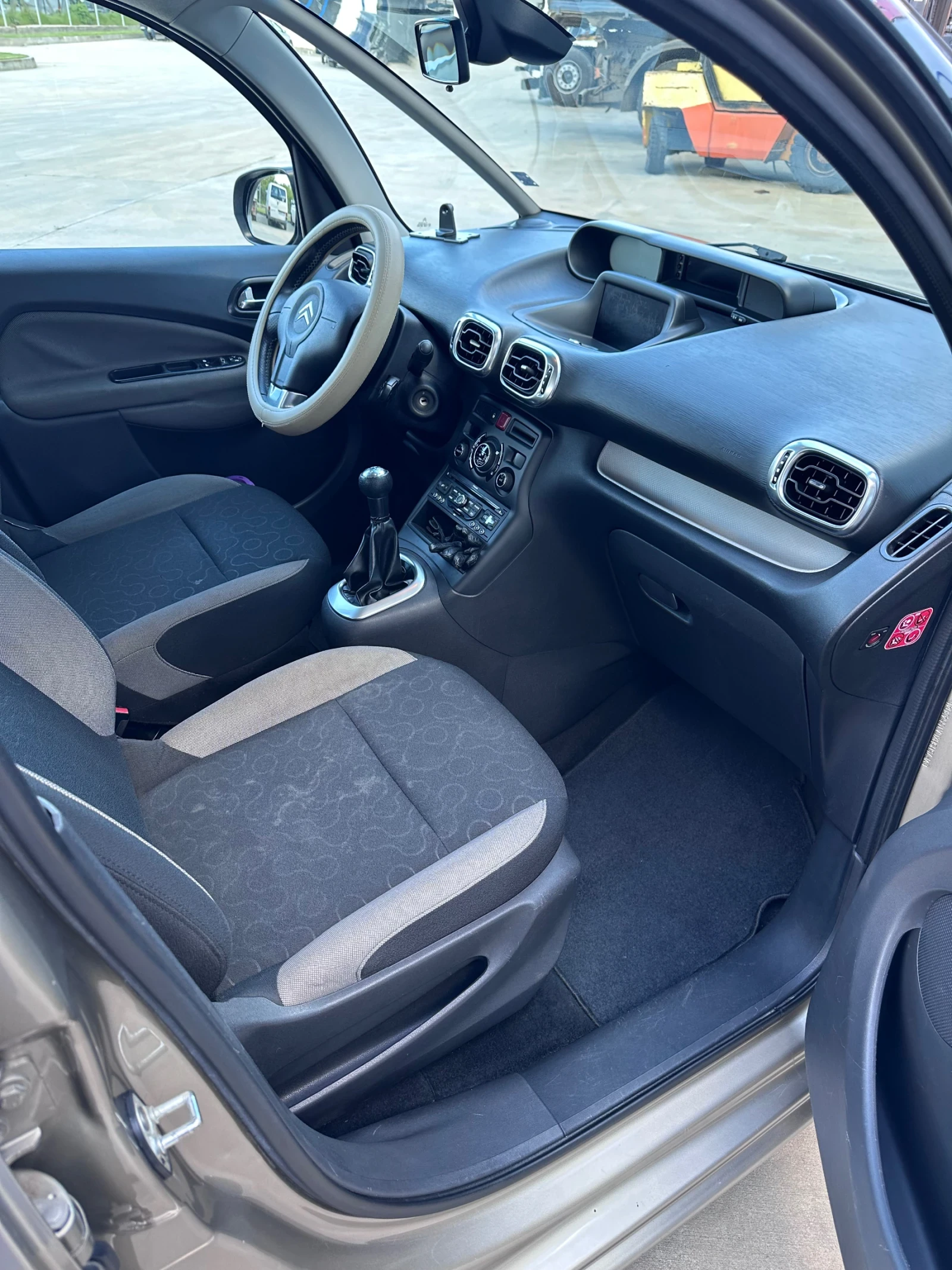 Citroen C3 Picasso, снимка 7 - Автомобили и джипове - 54505689