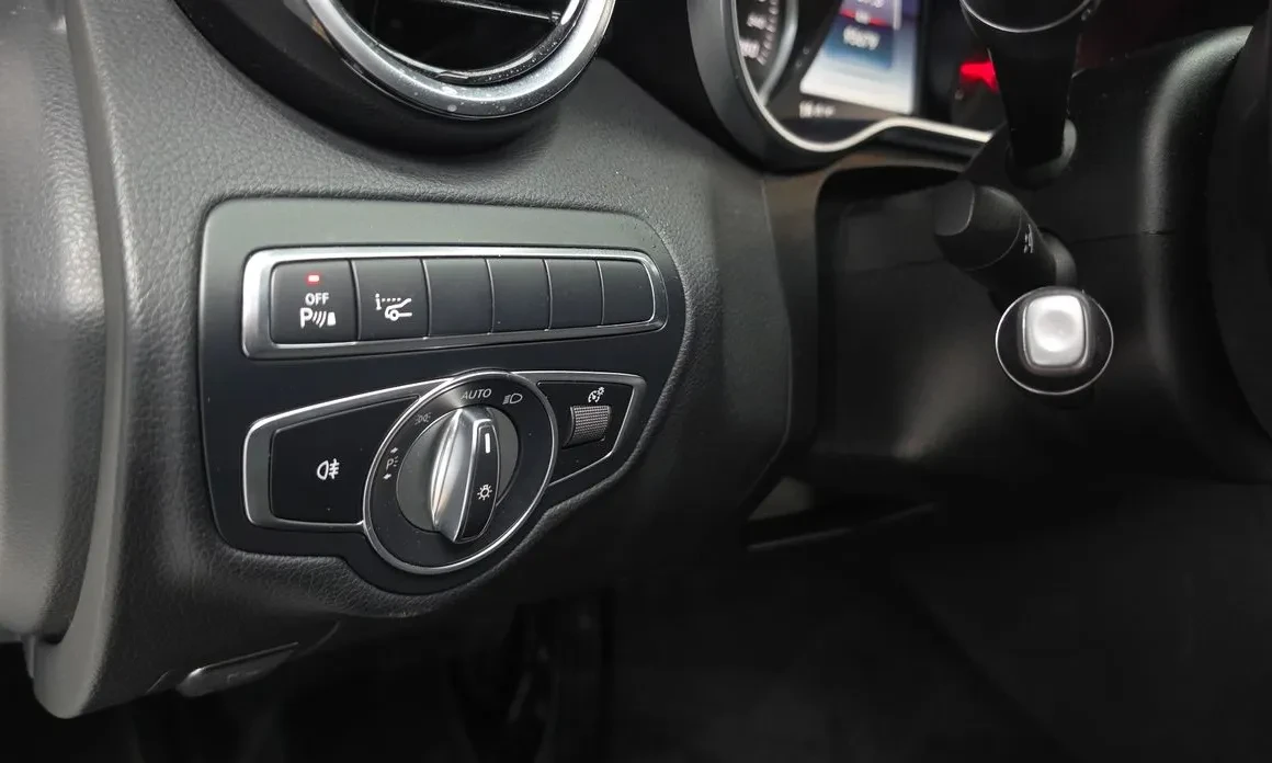Mercedes-Benz C 200 C-CLASS, снимка 15 - Автомобили и джипове - 54643765
