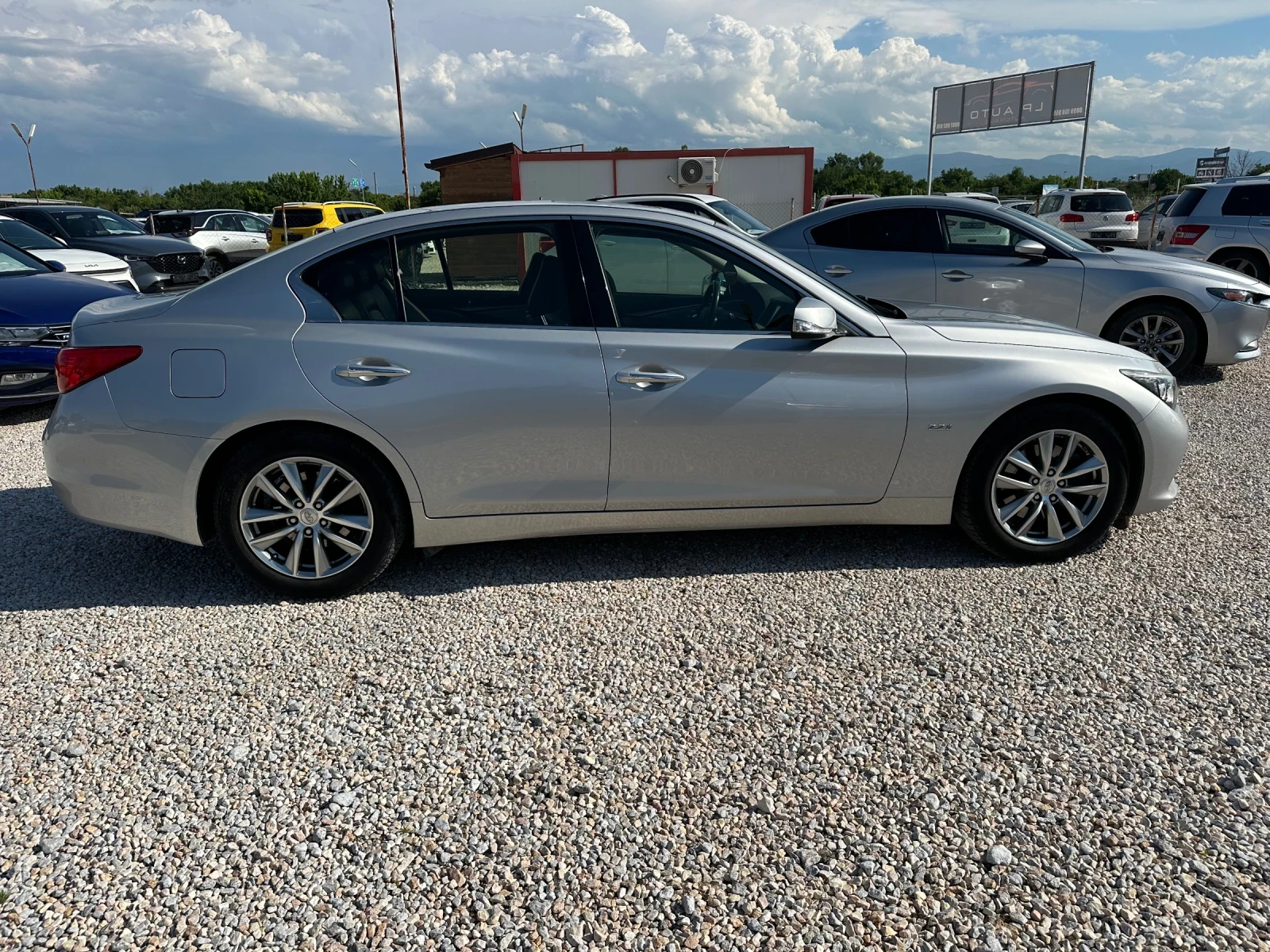 Infiniti Q50, снимка 8 - Автомобили и джипове - 54753144