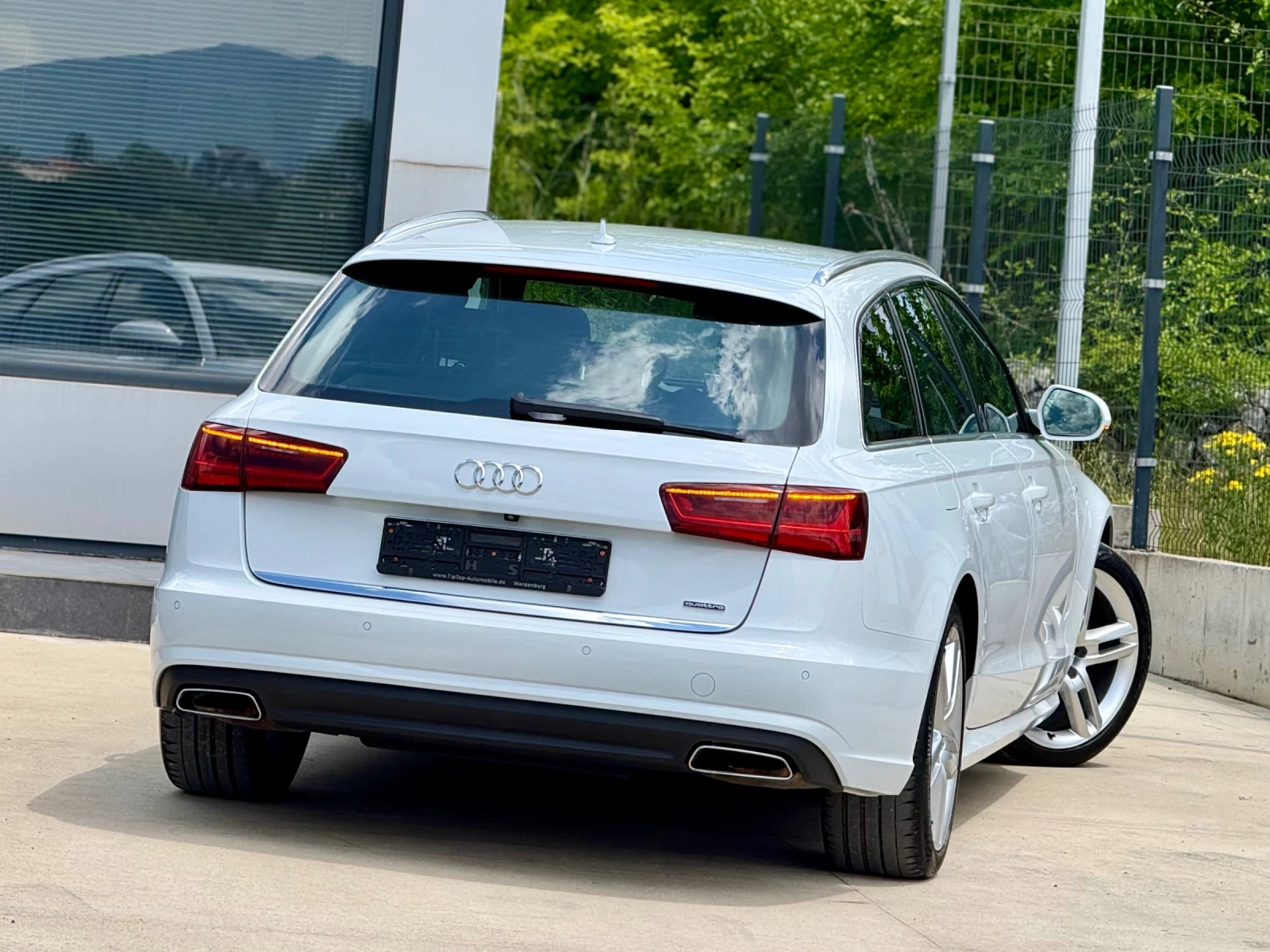 Audi A6 S LINE / DISTRONIC + / КАМЕРА / ПОДГРЕВ / ИСТОРИЯ, снимка 6 - Автомобили и джипове - 54791304