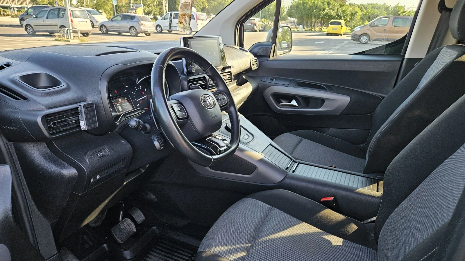 Toyota Proace City Verso 1.2- TURBO -130кс - Седем местна, снимка 13 - Автомобили и джипове - 55450758