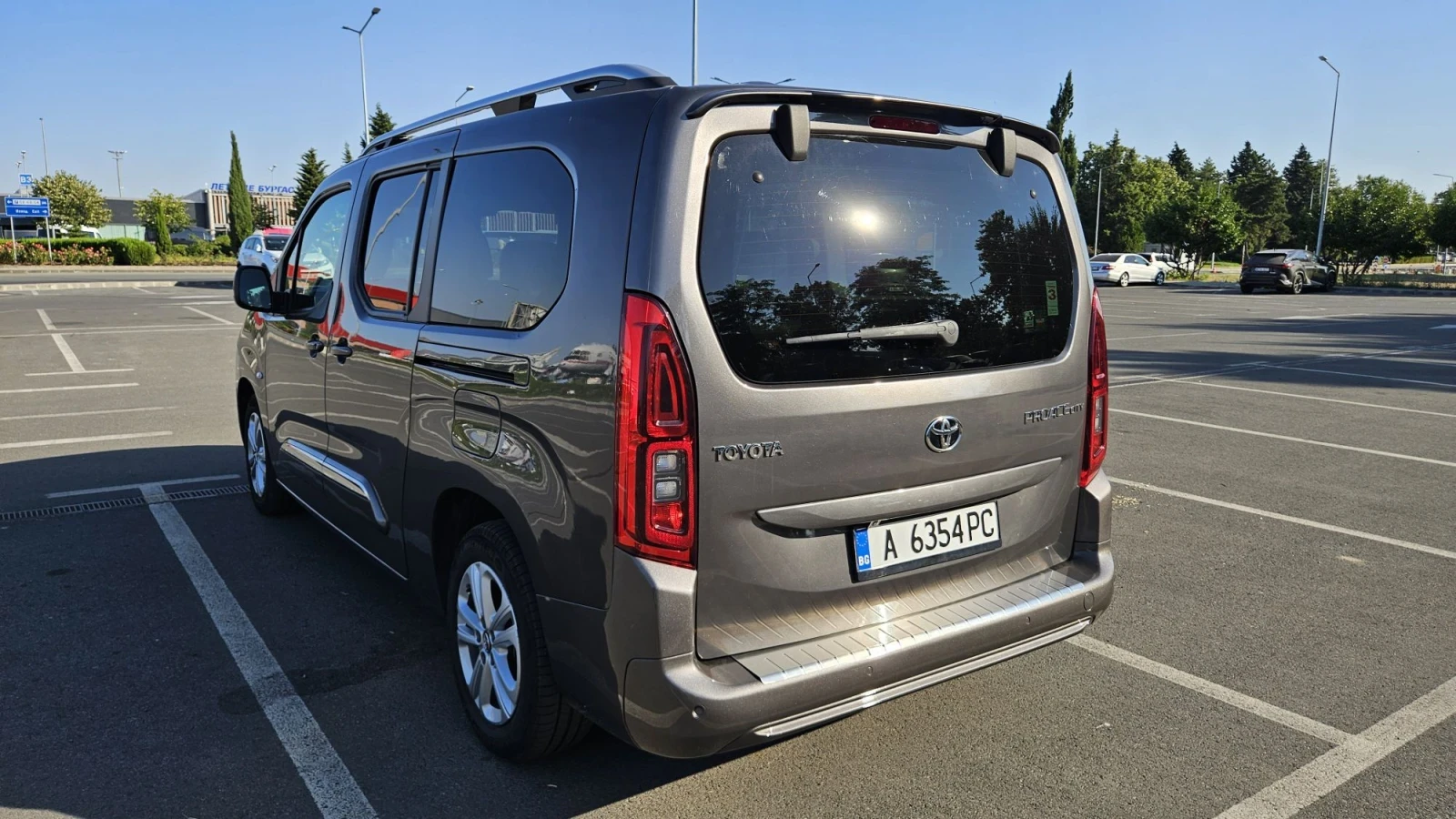 Toyota Proace City Verso 1.2- TURBO -130кс - Седем местна, снимка 12 - Автомобили и джипове - 55450758