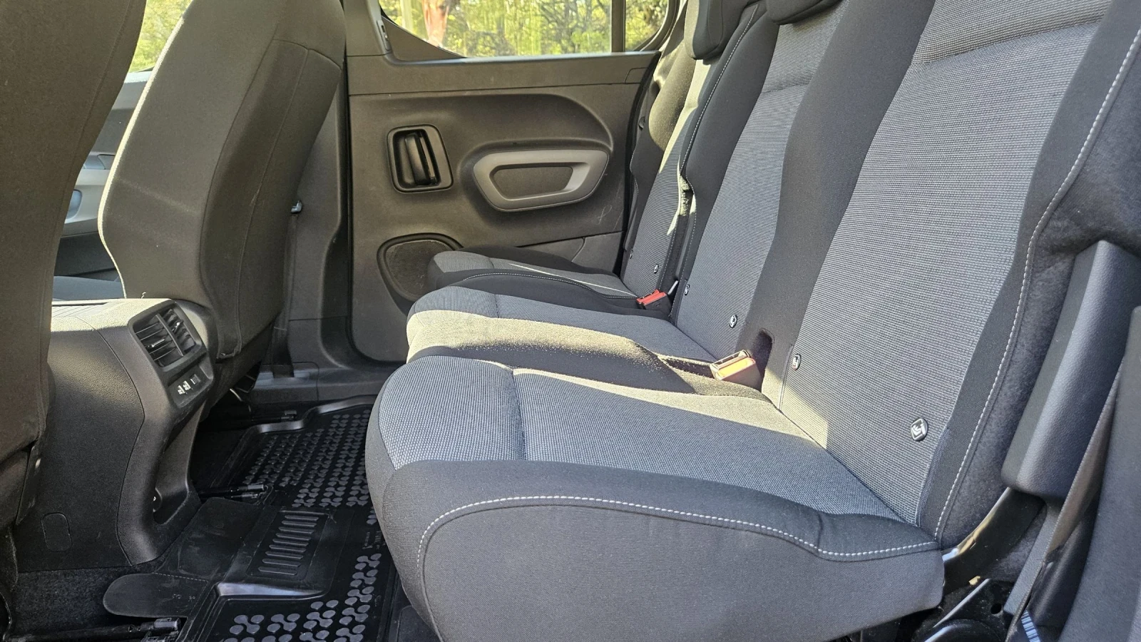 Toyota Proace City Verso 1.2- TURBO -130кс - Седем местна, снимка 13 - Автомобили и джипове - 55450758