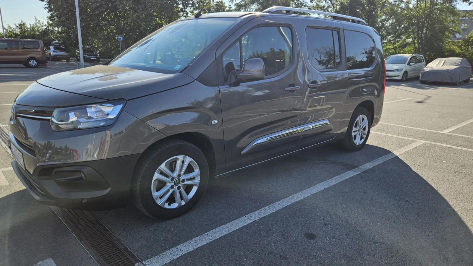 Toyota Proace City Verso 1.2- TURBO -130кс - Седем местна, снимка 2 - Автомобили и джипове - 55450758