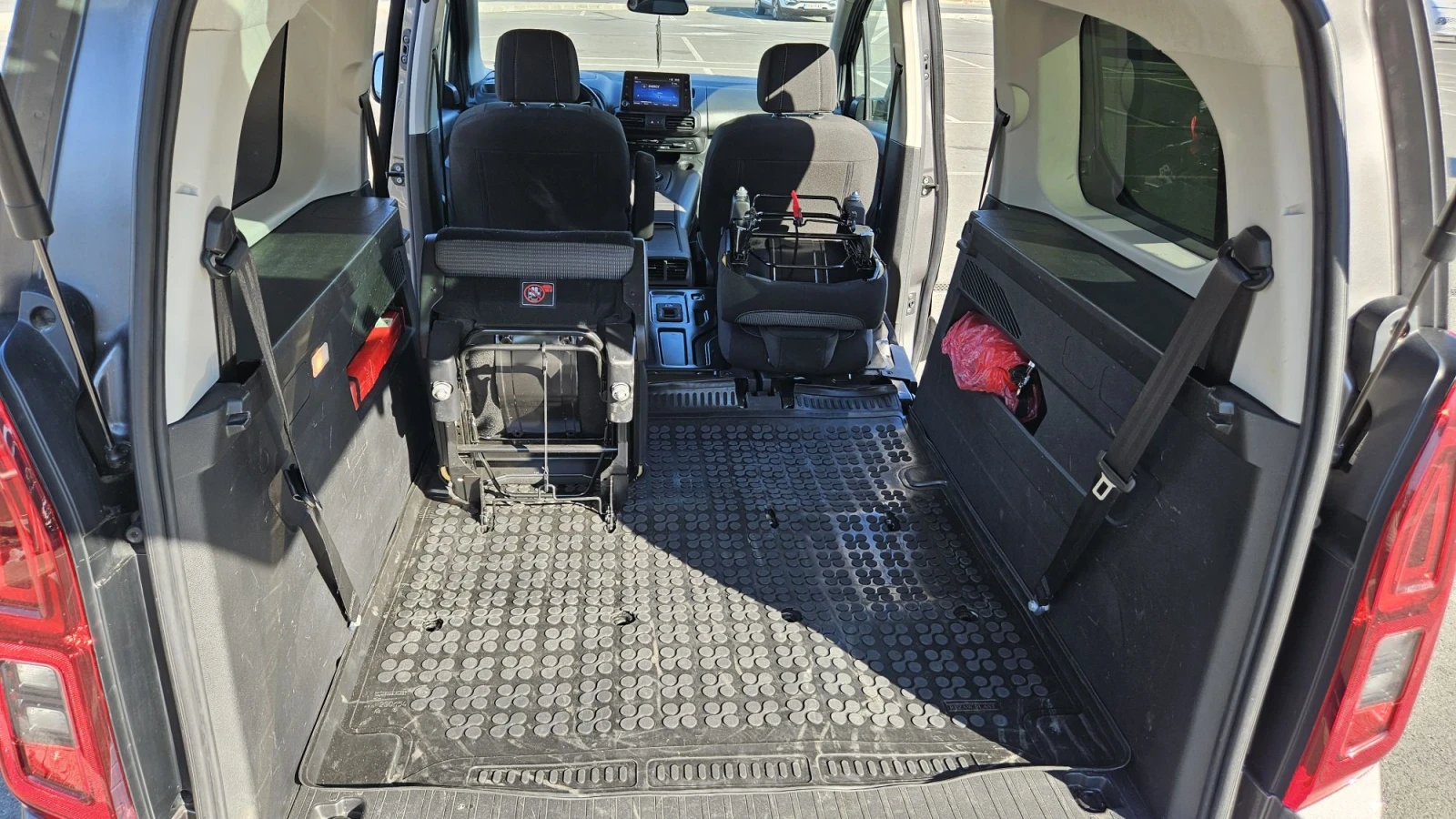 Toyota Proace City Verso 1.2- TURBO -130кс - Седем местна, снимка 10 - Автомобили и джипове - 55450758