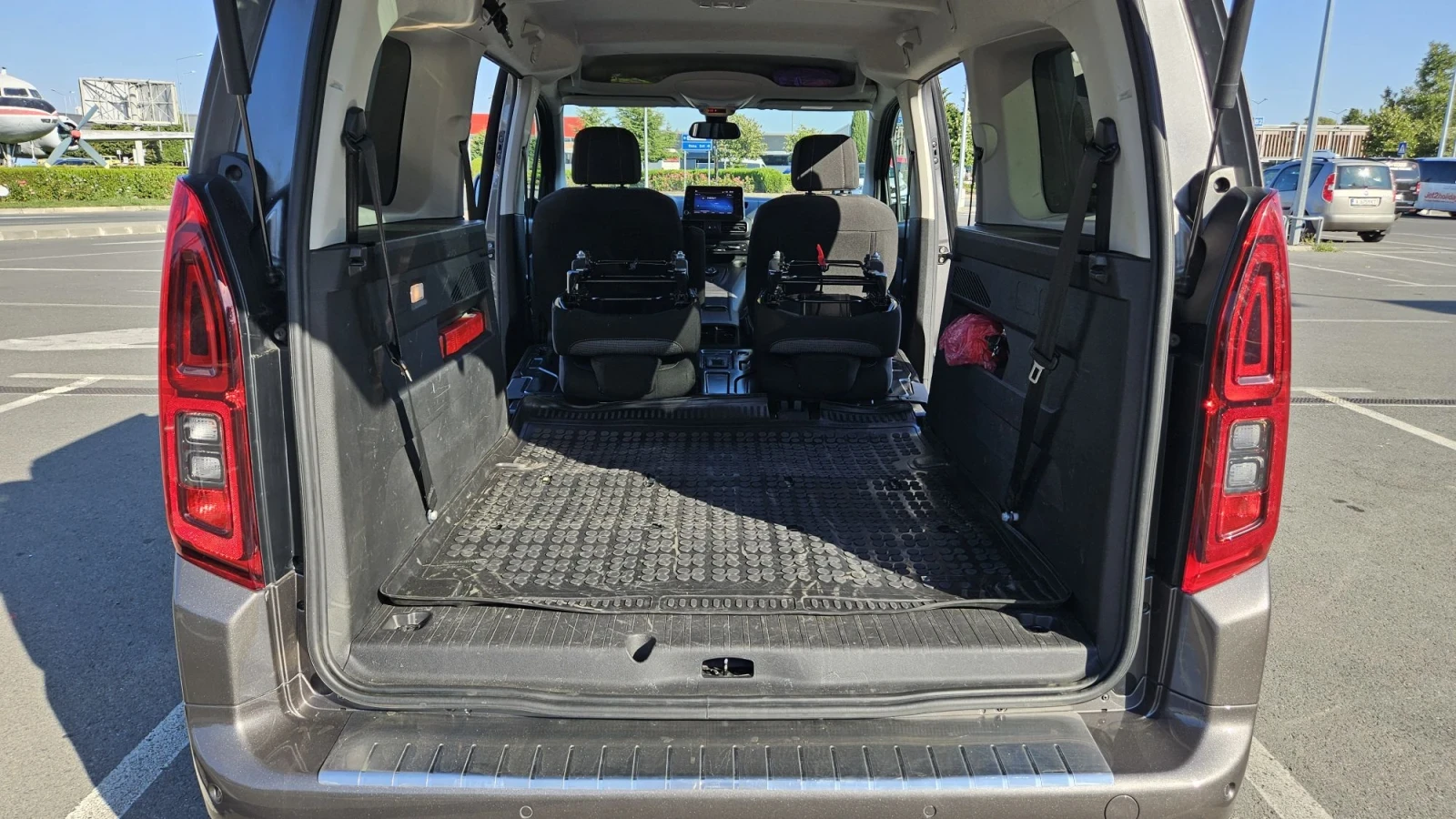 Toyota Proace City Verso 1.2- TURBO -130кс - Седем местна, снимка 9 - Автомобили и джипове - 55450758