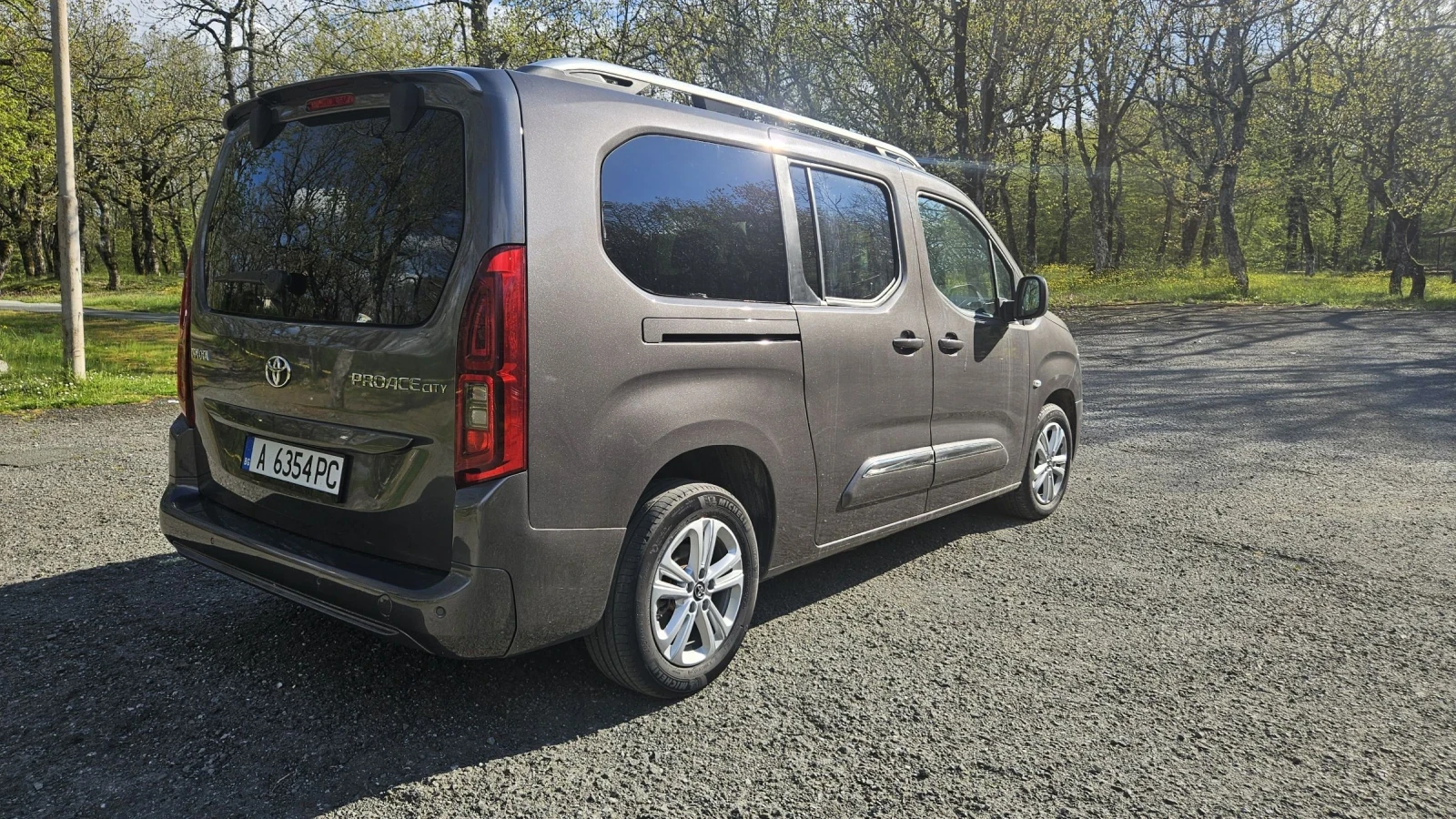 Toyota Proace City Verso 1.2- TURBO -130кс - Седем местна, снимка 15 - Автомобили и джипове - 55450758