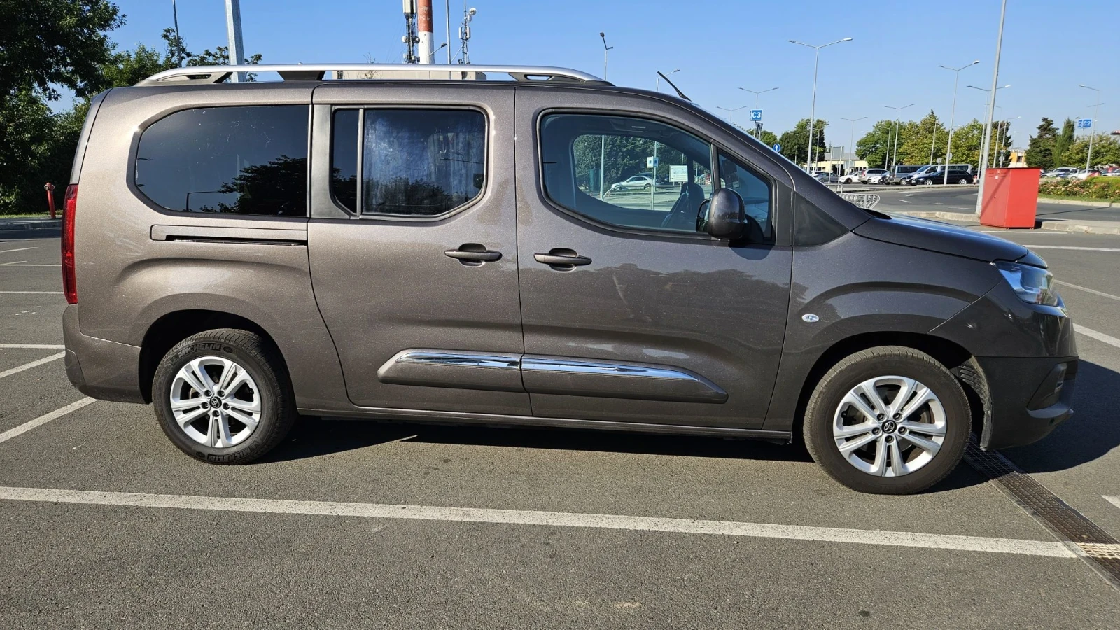 Toyota Proace City Verso 1.2- TURBO -130кс - Седем местна, снимка 8 - Автомобили и джипове - 55450758