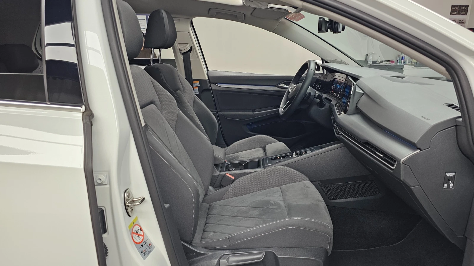 VW Golf 2.0 TDI Prestige | HUD | Адаптивен круиз | Масаж, снимка 10 - Автомобили и джипове - 55663206