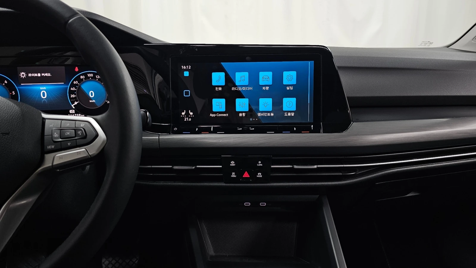 VW Golf 2.0 TDI Prestige | HUD | Адаптивен круиз | Масаж, снимка 13 - Автомобили и джипове - 55663206