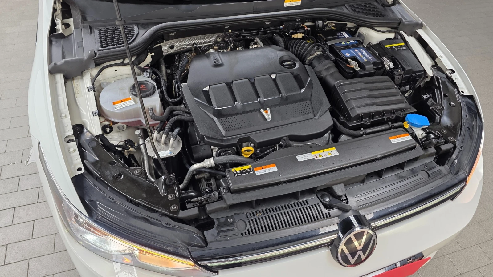 VW Golf 2.0 TDI Prestige | HUD | Адаптивен круиз | Масаж, снимка 5 - Автомобили и джипове - 55663206
