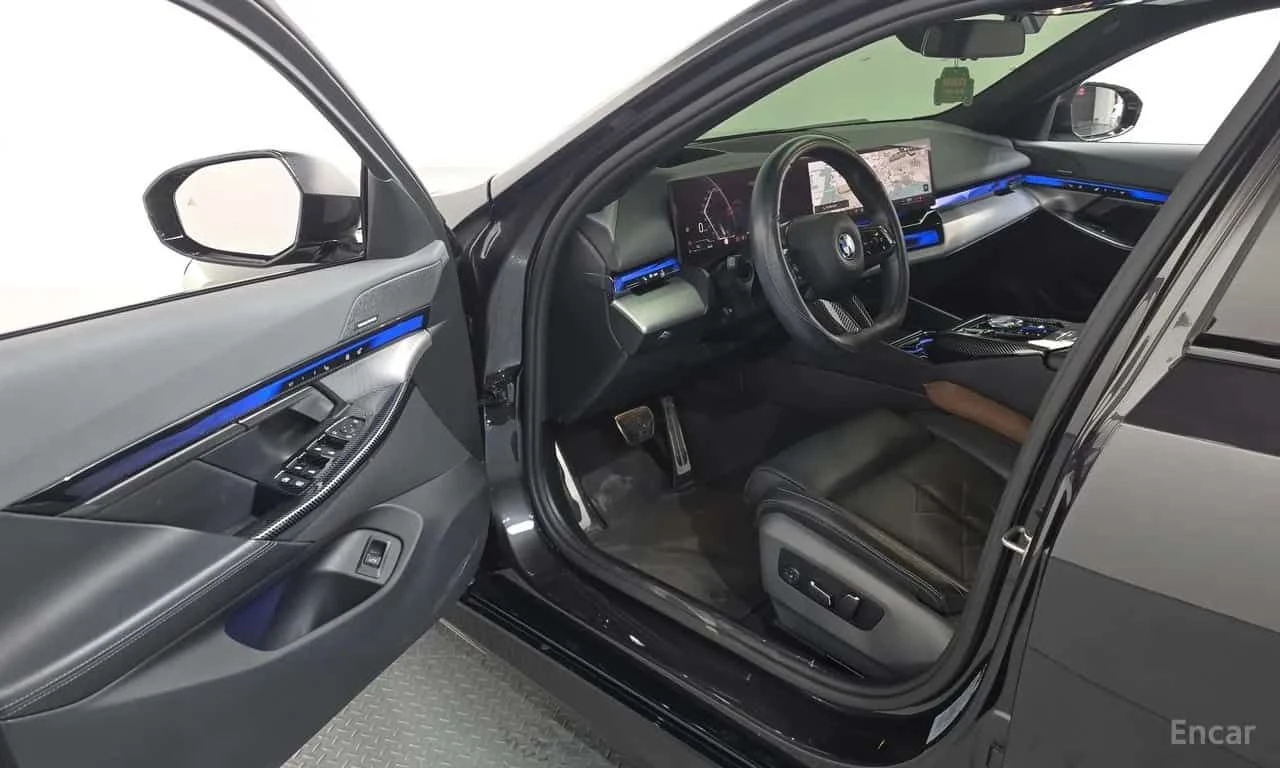 BMW 530 530i xDrive M Sport, снимка 10 - Автомобили и джипове - 55663900