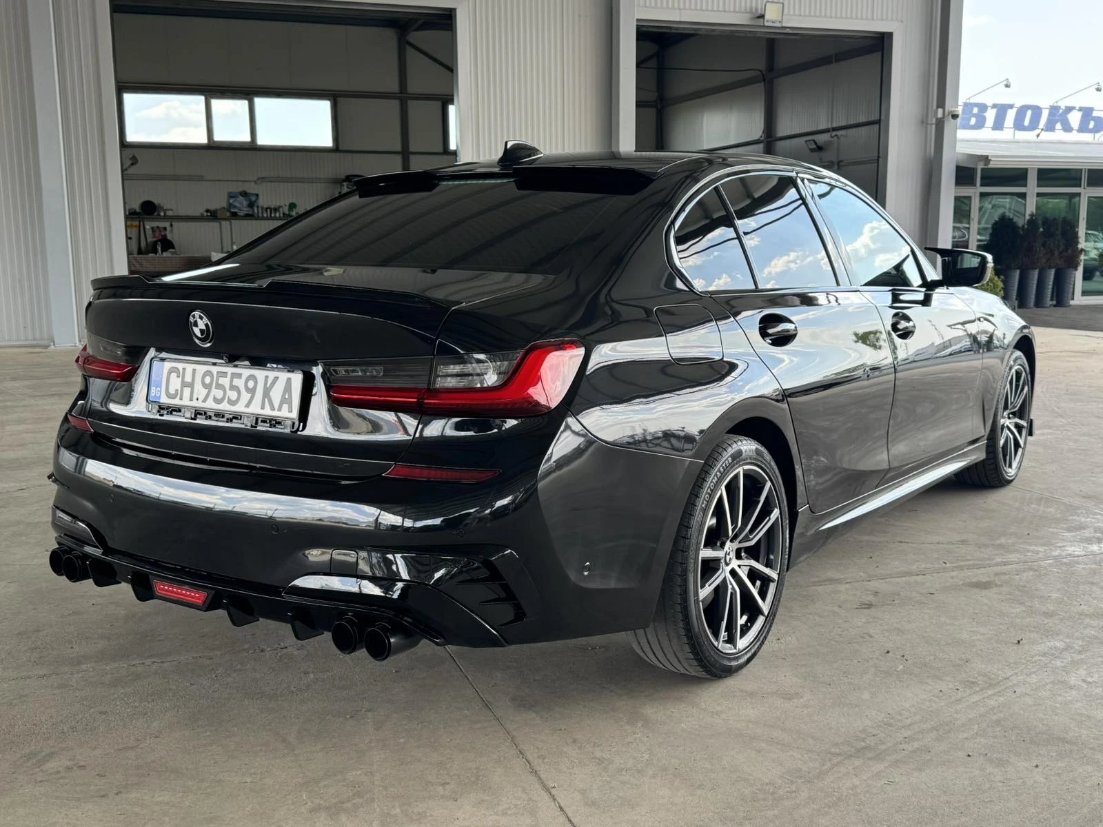 BMW 330 258ps* XDrive* M-paket* НАВИ* КОЖА* КАМЕРА* , снимка 5 - Автомобили и джипове - 55924474