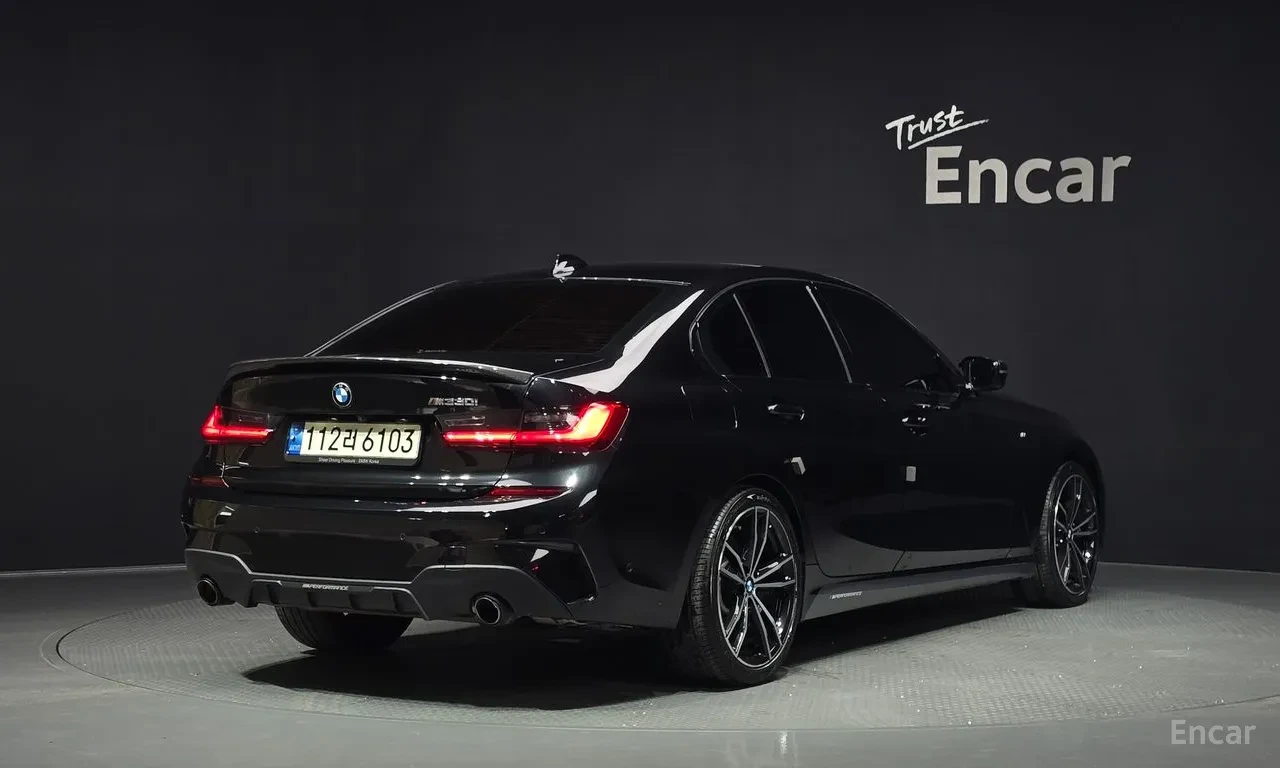 BMW 330 * M Sport Pack* Подгрев* Шибидах* HUD* Масаж* Soft, снимка 2 - Автомобили и джипове - 55941356