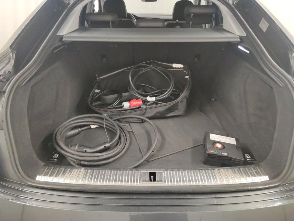 Audi E-Tron 55 Sportback Quattro S-Line, снимка 10 - Автомобили и джипове - 56085568