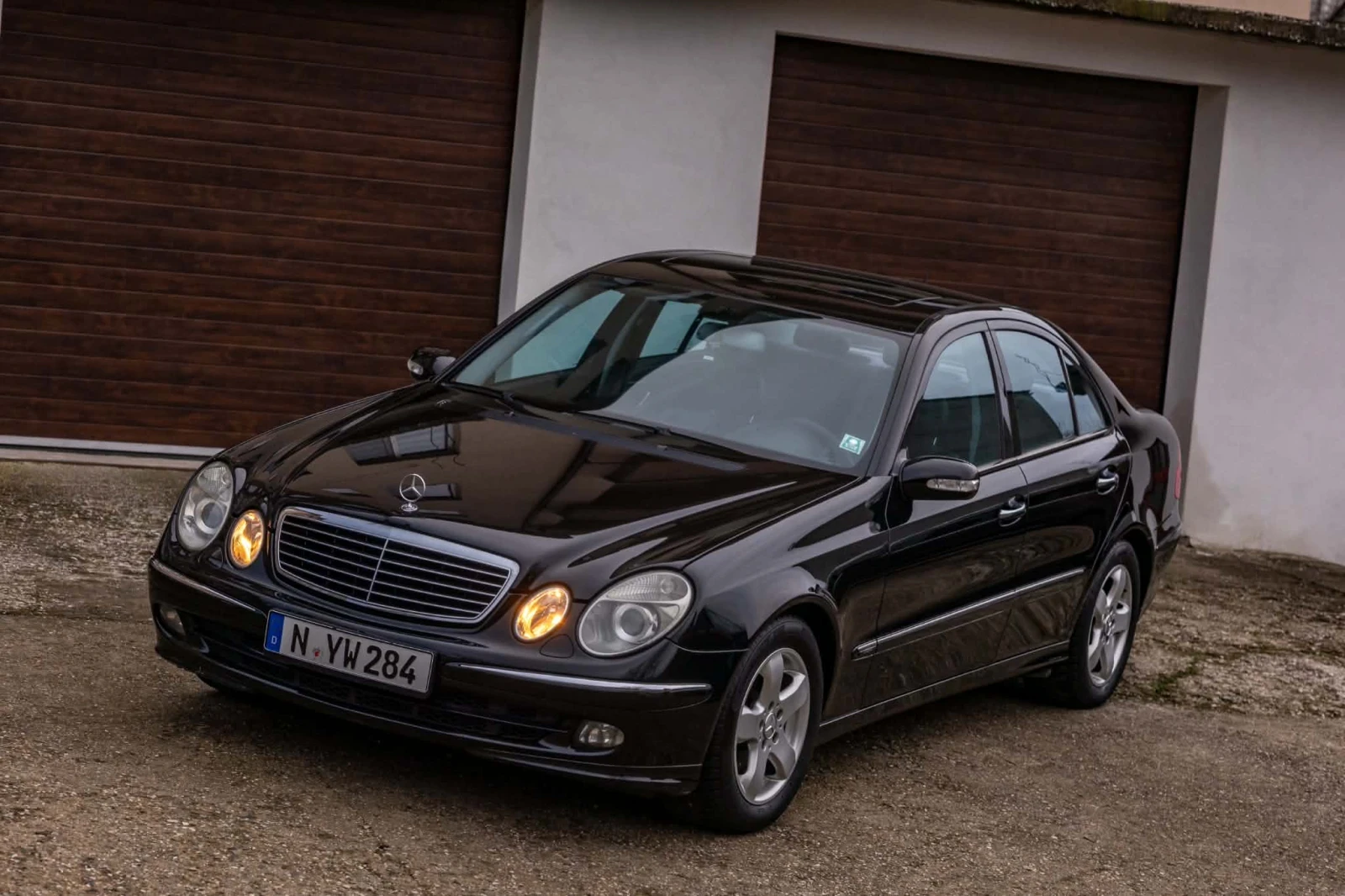 Mercedes-Benz E 220, снимка 2 - Автомобили и джипове - 56140137