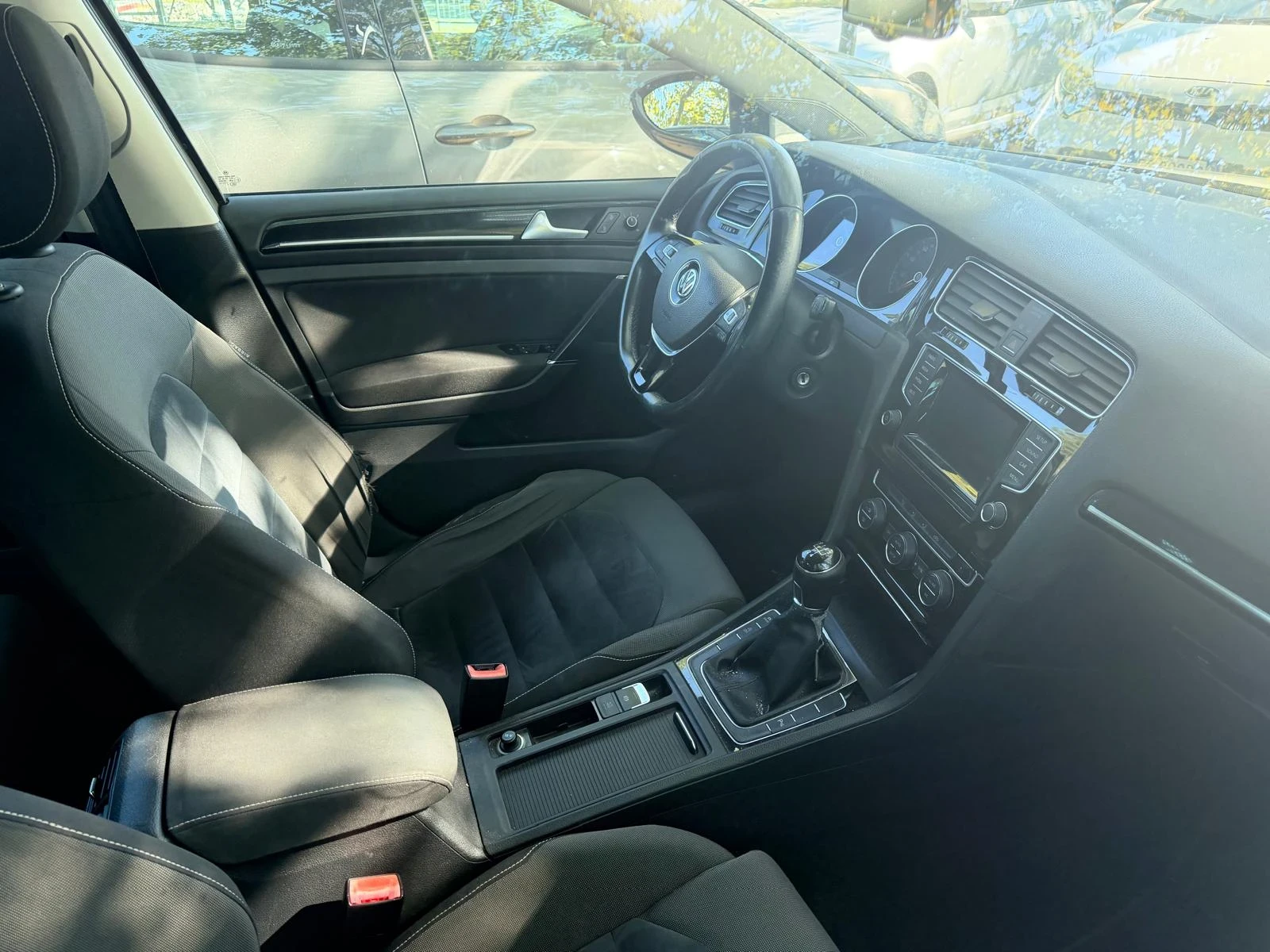 VW Golf (КАТО НОВА), снимка 4 - Автомобили и джипове - 56301201