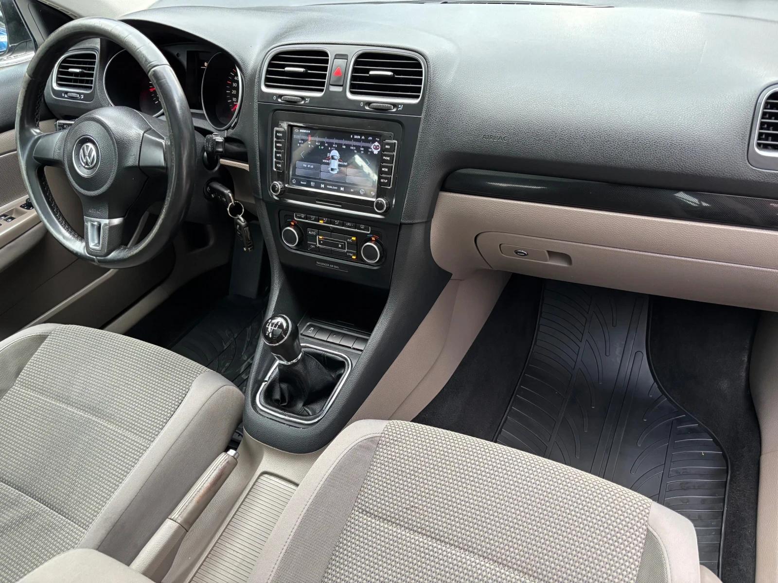 VW Golf 6 1.6 TDI ПАНОРАМА, снимка 8 - Автомобили и джипове - 56453768