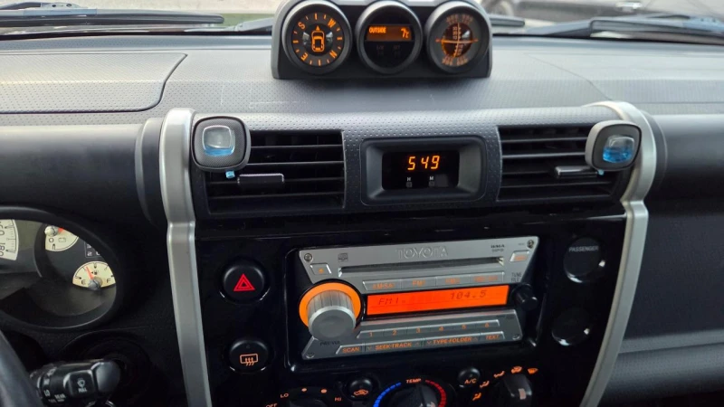 Toyota Fj cruiser ONE OWNER* NO ACCIDENTS* 4х4* Keyless Entry, снимка 9 - Автомобили и джипове - 53434013