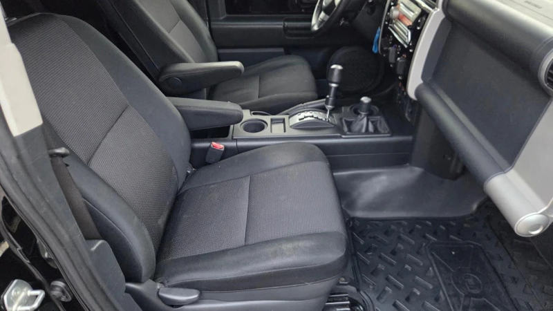 Toyota Fj cruiser ONE OWNER* NO ACCIDENTS* 4х4* Keyless Entry, снимка 10 - Автомобили и джипове - 53434013