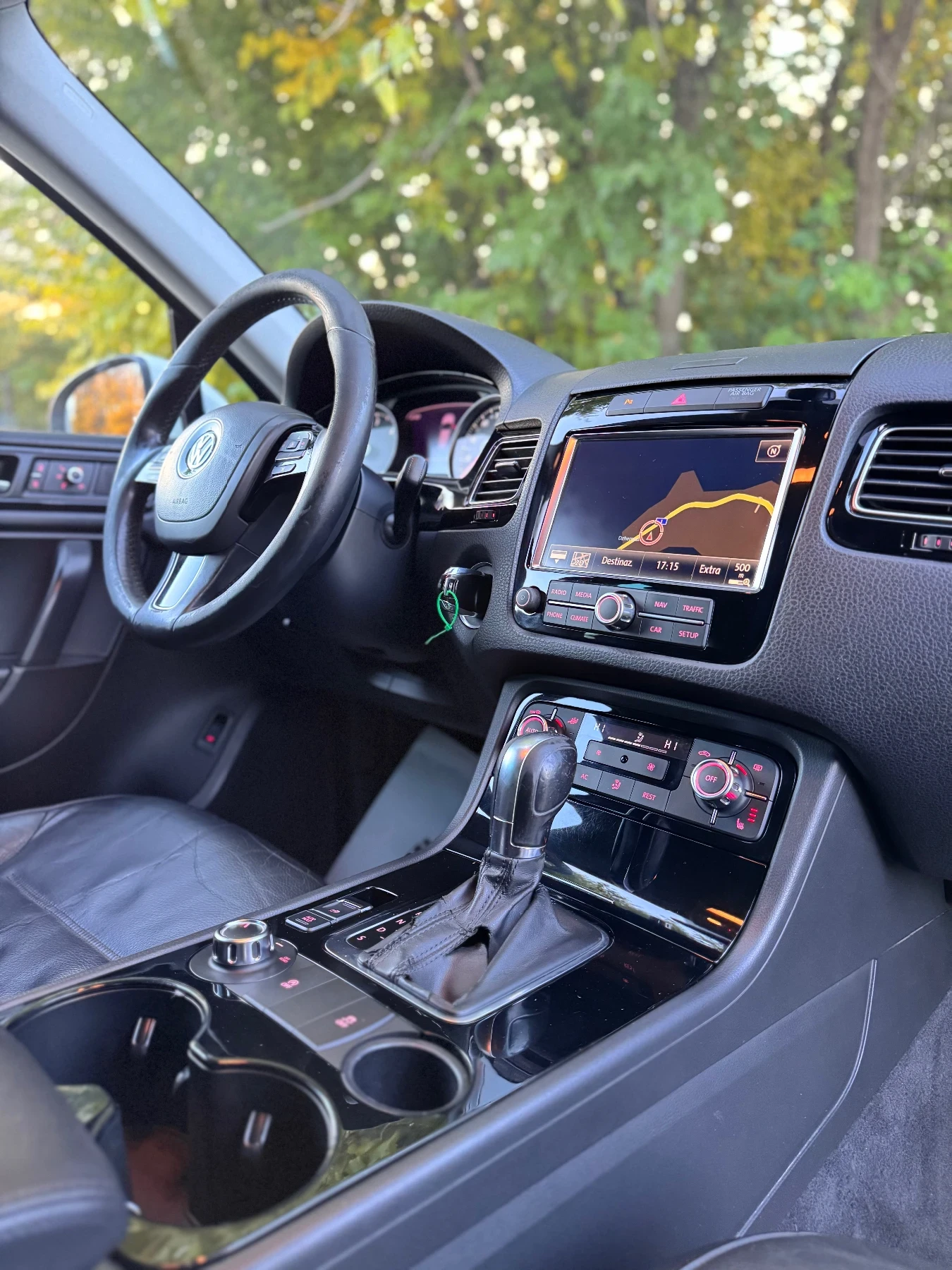 VW Touareg 3.0TDI* Кожа* Подгрев* Нави - изображение 10