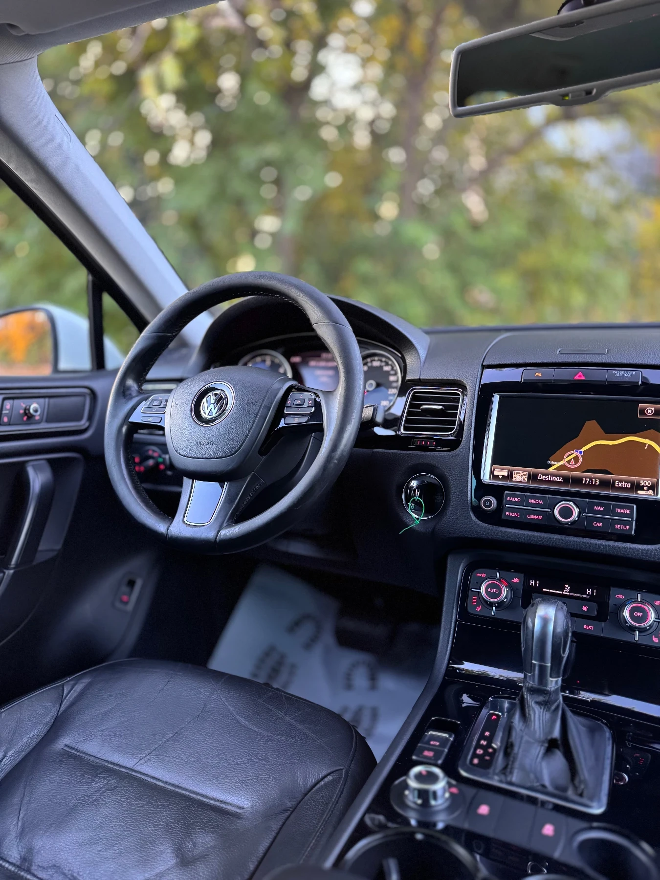 VW Touareg 3.0TDI* Кожа* Подгрев* Нави - изображение 8