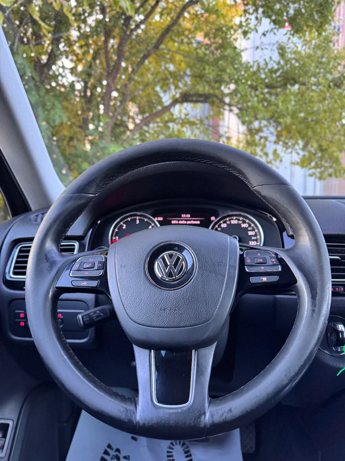 VW Touareg 3.0TDI* Кожа* Подгрев* Нави - изображение 9