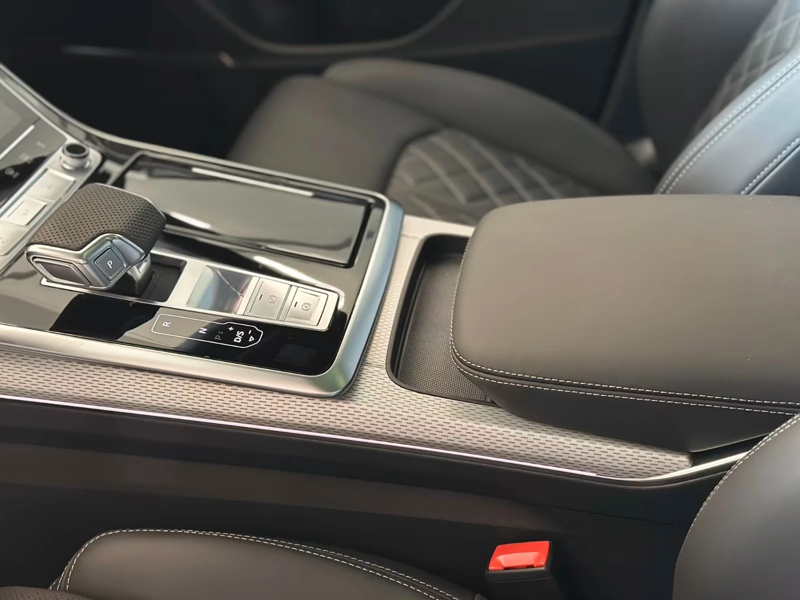 Audi SQ8  4.0 TFSI quattro/ FACELIFT/ PANO/ CAMERA/ HUD/  - изображение 10