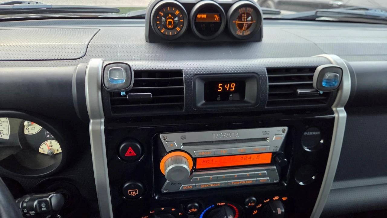 Toyota Fj cruiser ONE OWNER* NO ACCIDENTS* 4х4* Keyless Entry - изображение 9