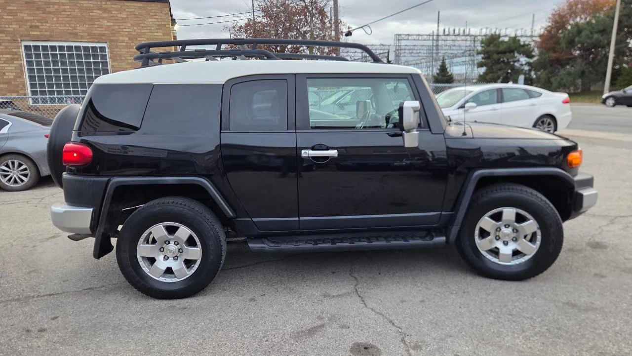 Toyota Fj cruiser ONE OWNER* NO ACCIDENTS* 4х4* Keyless Entry - изображение 4