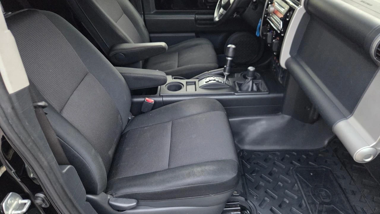 Toyota Fj cruiser ONE OWNER* NO ACCIDENTS* 4х4* Keyless Entry - изображение 10