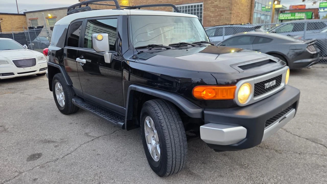 Toyota Fj cruiser ONE OWNER* NO ACCIDENTS* 4х4* Keyless Entry - изображение 3