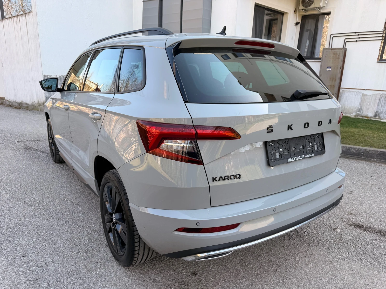 Skoda Karoq 2.0TDI / DSG / КАМЕРА / SPORT LINE, снимка 5 - Автомобили и джипове - 53857737