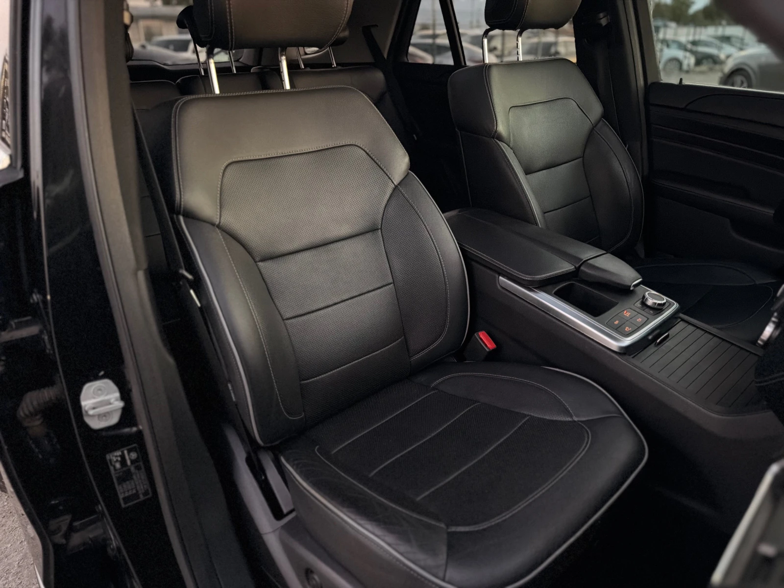 Mercedes-Benz ML 350 BlueTEC= 4Matic= AMG= Keyless Go= Distronic= Panor, снимка 12 - Автомобили и джипове - 55636219