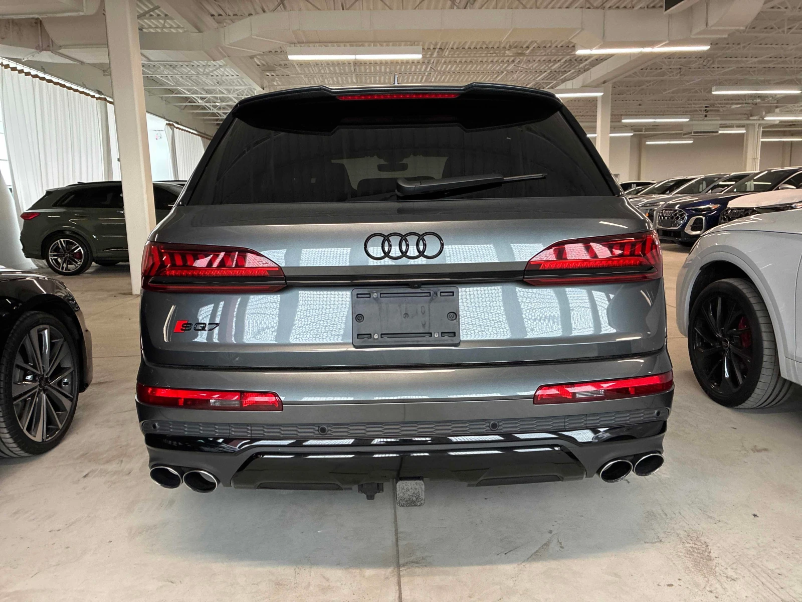 Audi SQ7 / Matrix / B&O / Distronic / 360 / Carfax, снимка 16 - Автомобили и джипове - 56149798