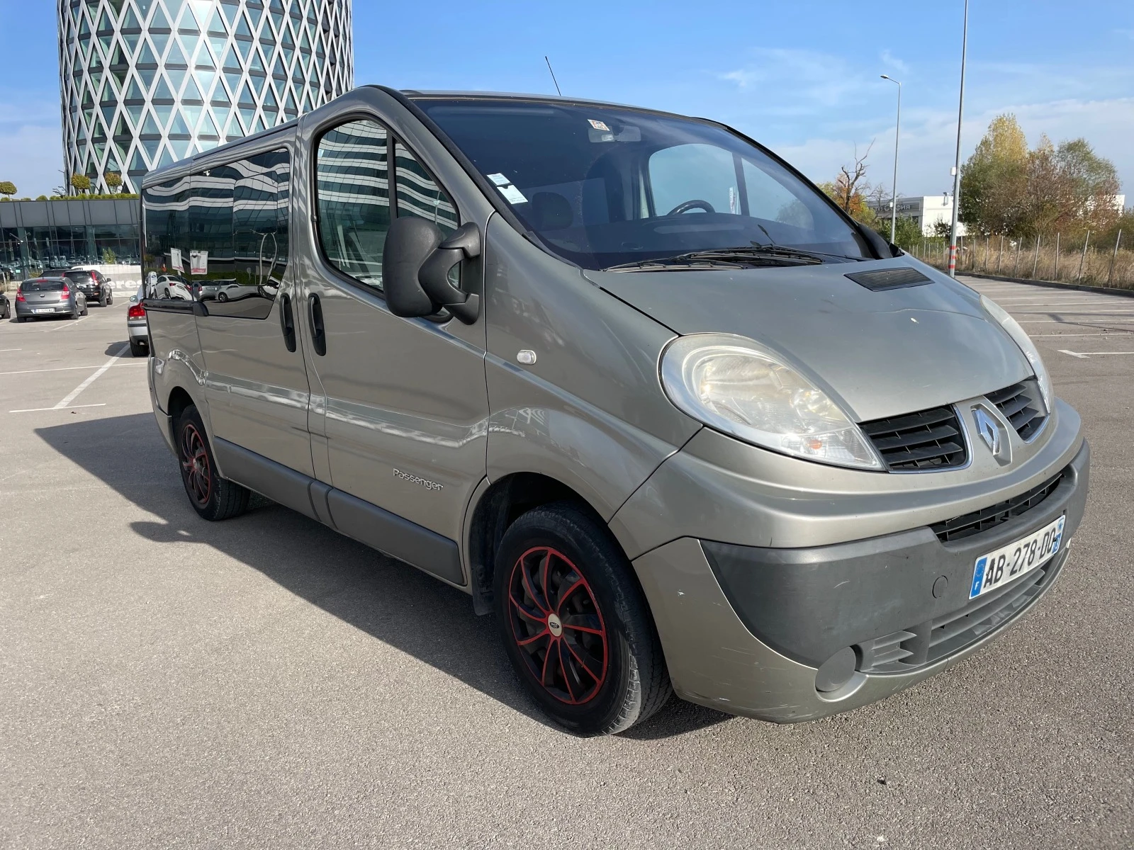 Renault Trafic 2.0dCI-NAVI-9места - изображение 2