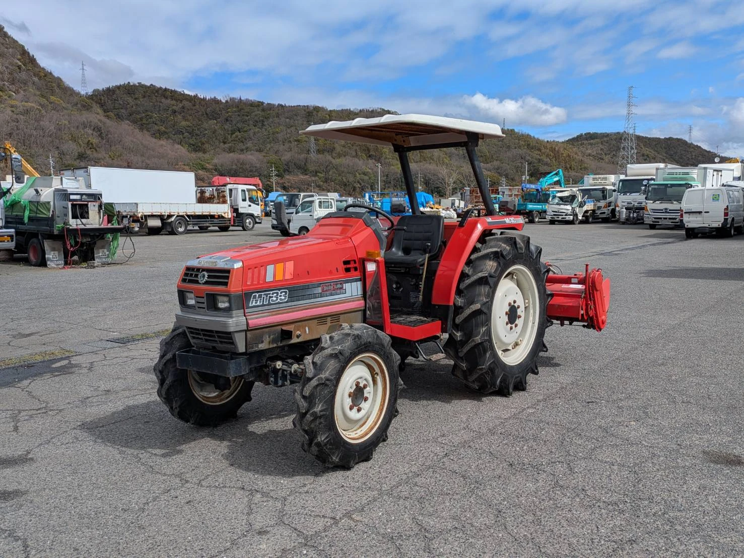 Трактор Mitsubishi MT33
