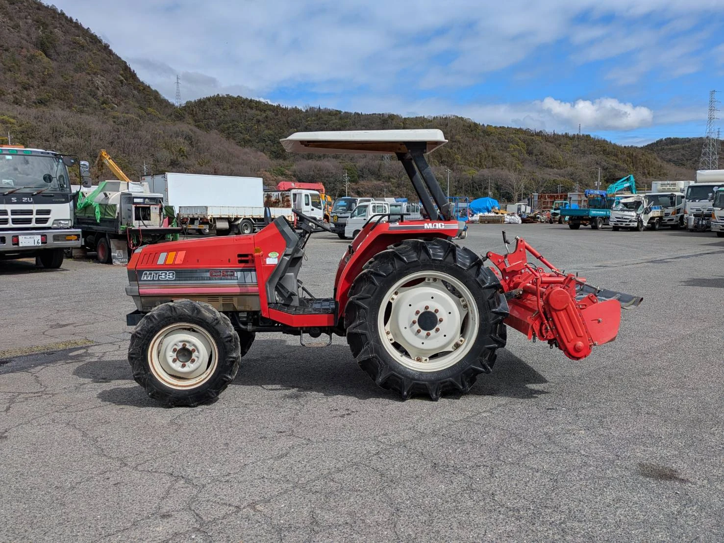 Трактор Mitsubishi MT33, снимка 2 - Селскостопанска техника - 56070579