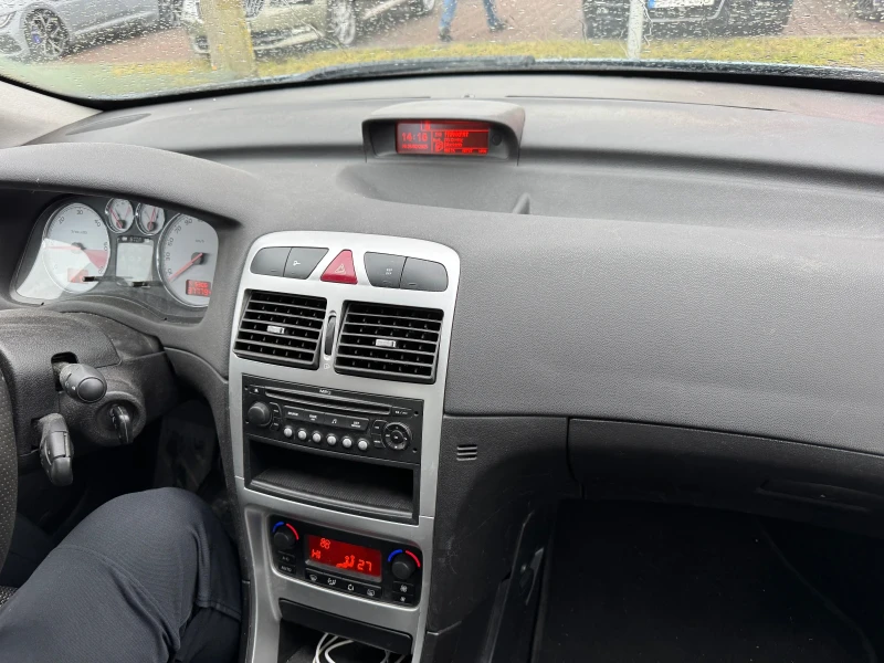 Peugeot 307 2.0 HDI КАТО НОВ , снимка 8 - Автомобили и джипове - 49338036