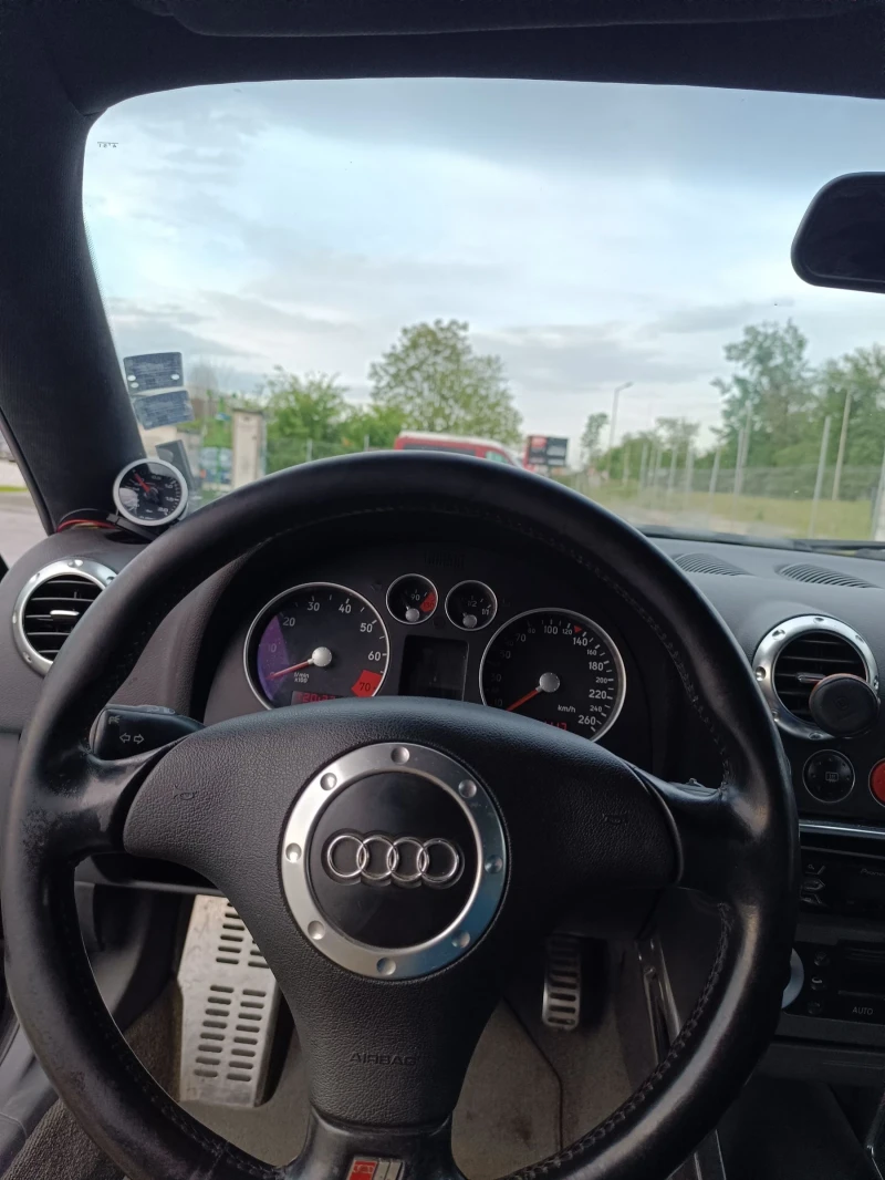 Audi Tt 1.8т, снимка 9 - Автомобили и джипове - 52500153