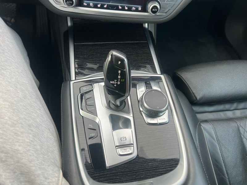 BMW 750 Xdrive/MSport/LaserLight/CarboneCore/БАРТЕР/ЛИЗИНГ, снимка 13 - Автомобили и джипове - 52473330